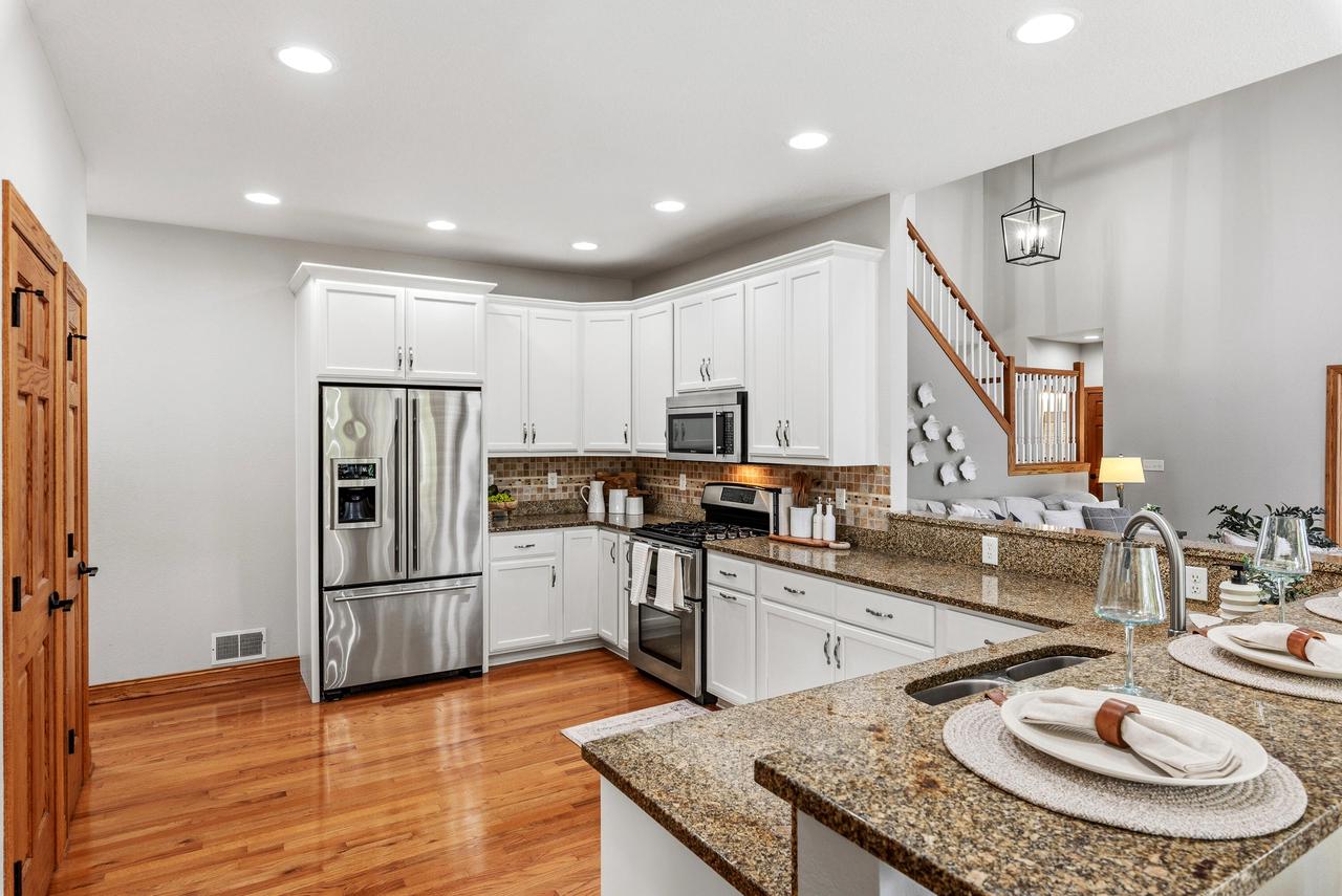 8415 Ravenswood CIRCLE