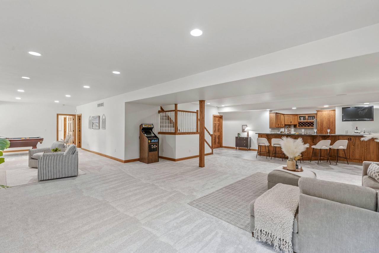 8415 Ravenswood CIRCLE