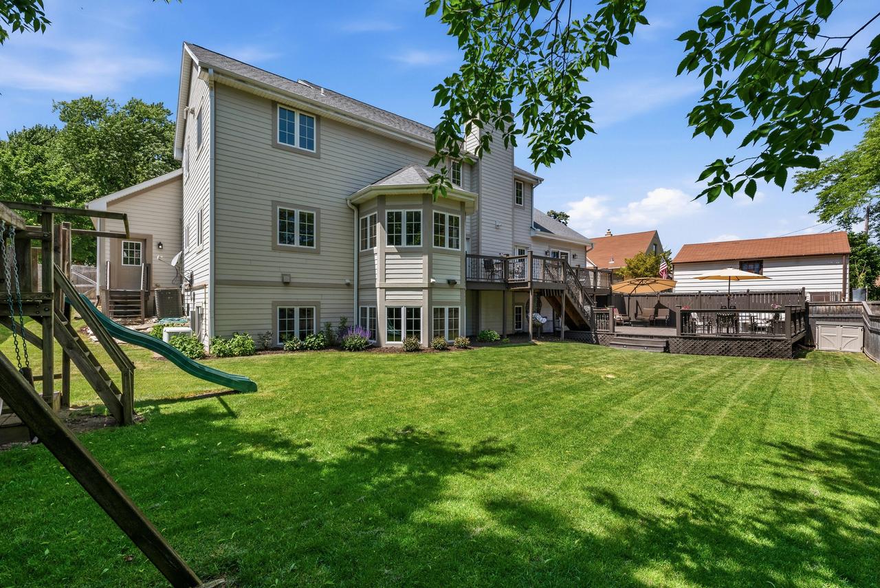 8415 Ravenswood CIRCLE