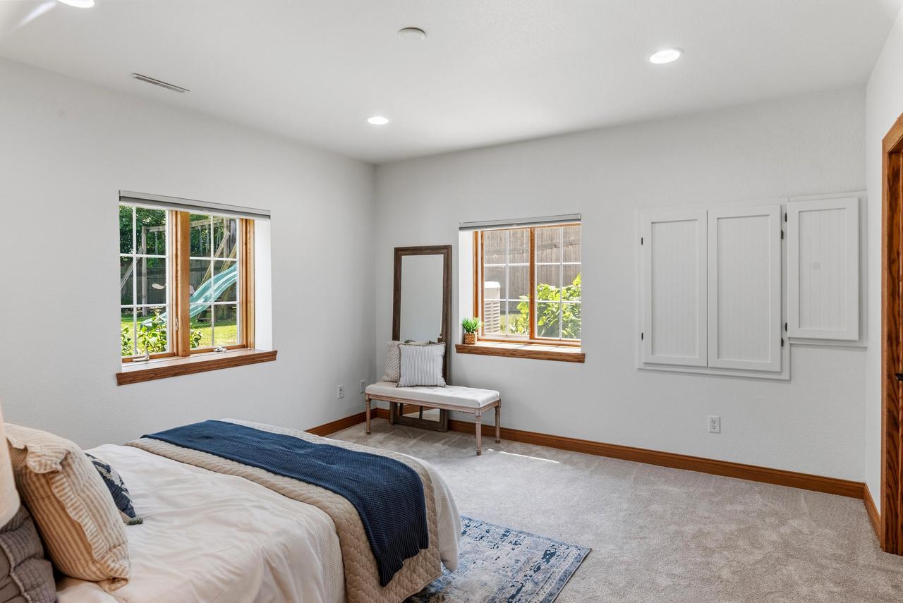 8415 Ravenswood CIRCLE