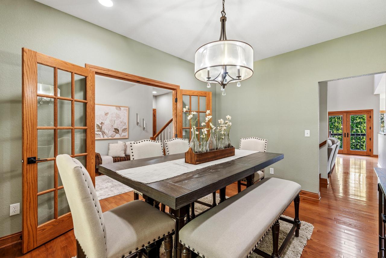 8415 Ravenswood CIRCLE