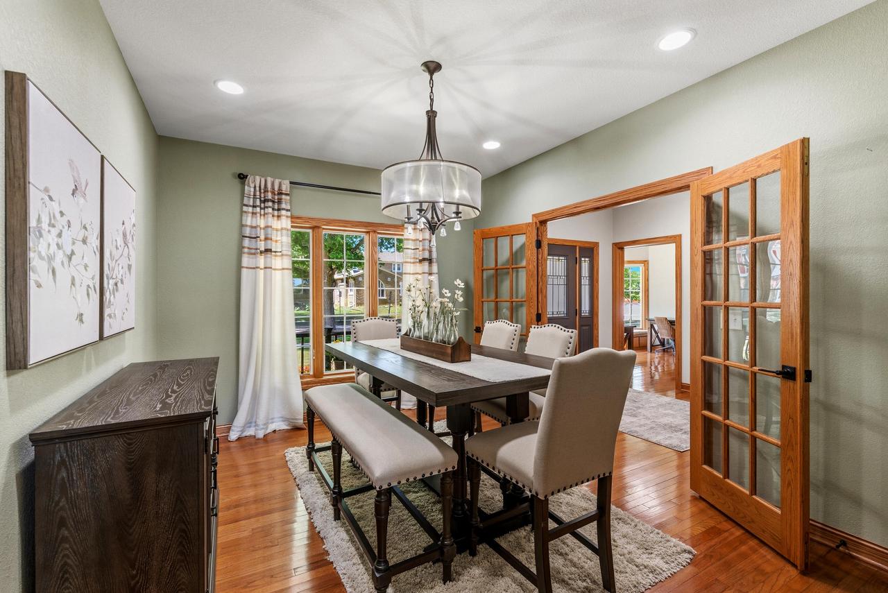 8415 Ravenswood CIRCLE