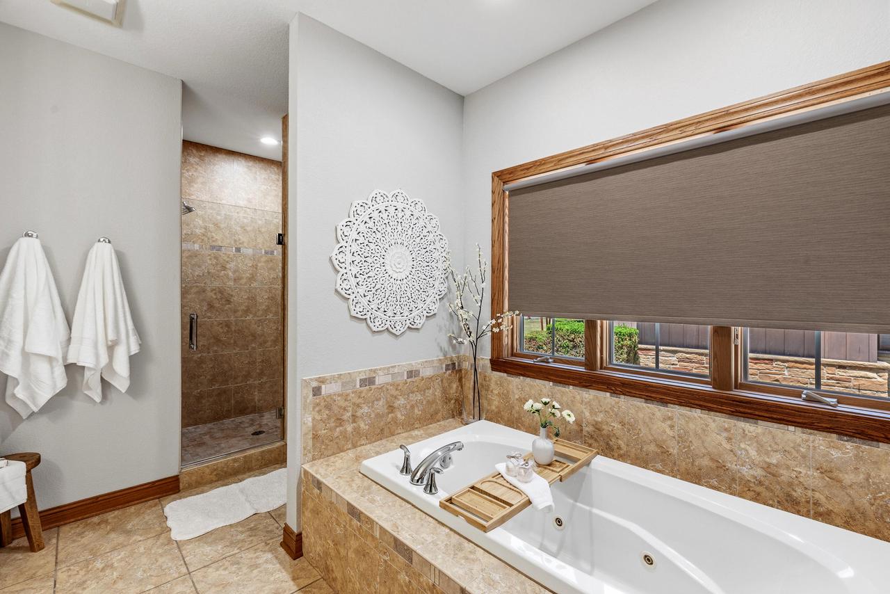 8415 Ravenswood CIRCLE