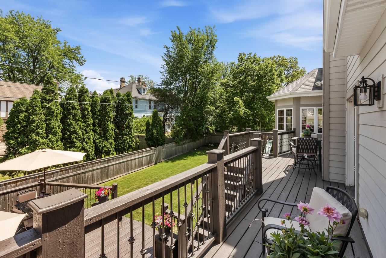 8415 Ravenswood CIRCLE