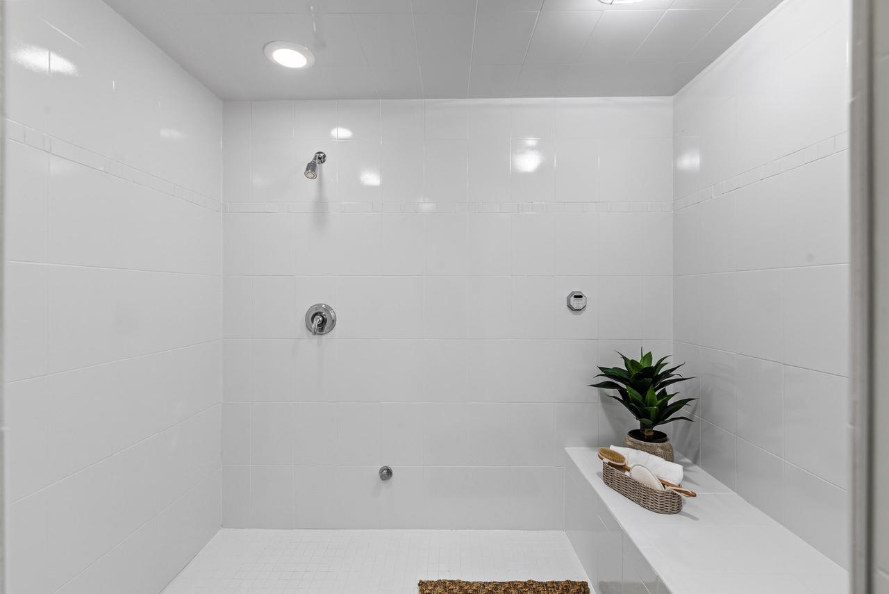 8415 Ravenswood CIRCLE