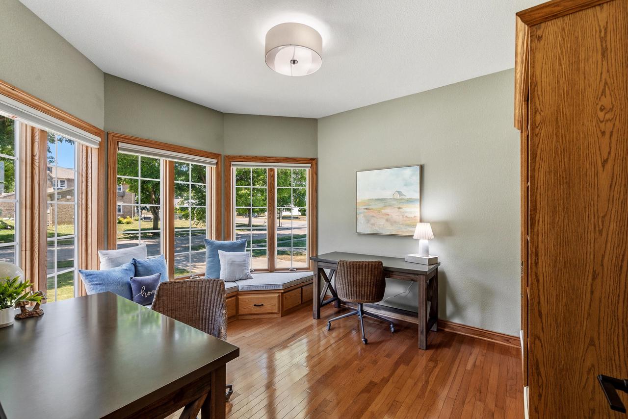 8415 Ravenswood CIRCLE