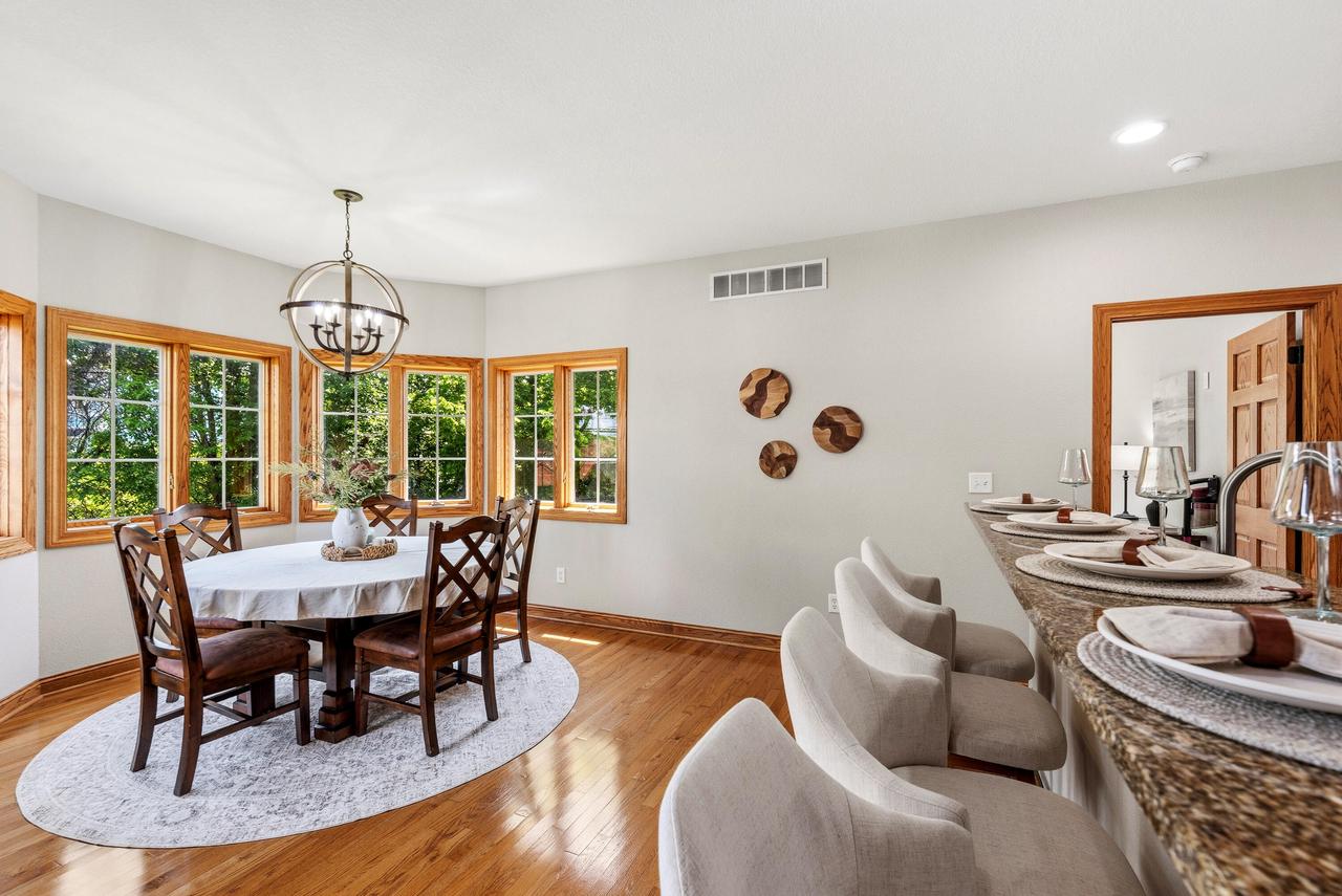 8415 Ravenswood CIRCLE