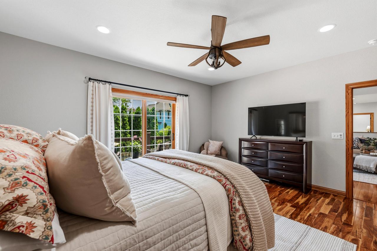 8415 Ravenswood CIRCLE