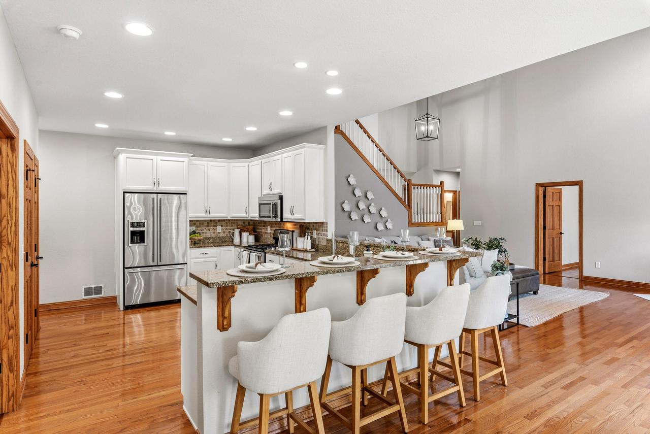 8415 Ravenswood CIRCLE