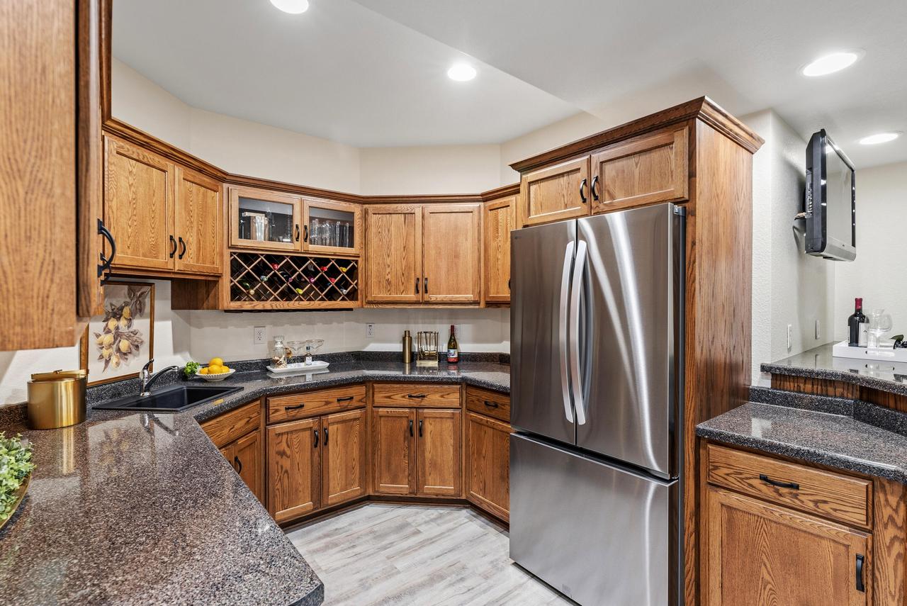 8415 Ravenswood CIRCLE