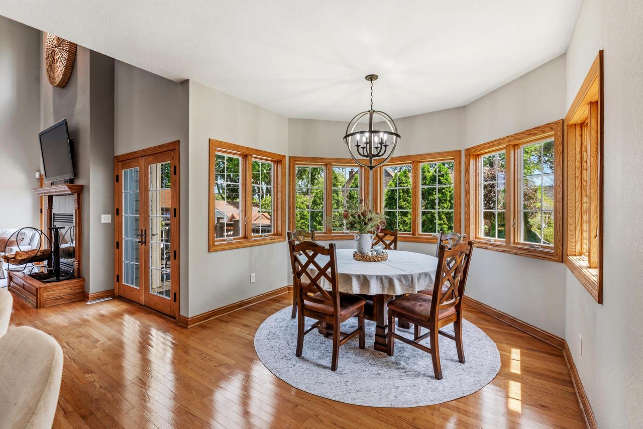 8415 Ravenswood CIRCLE
