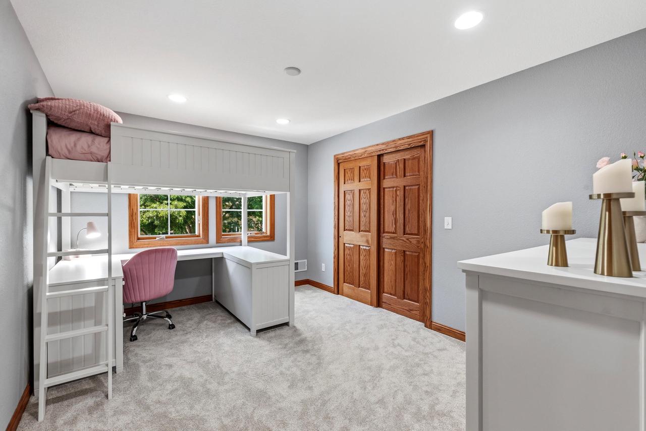 8415 Ravenswood CIRCLE