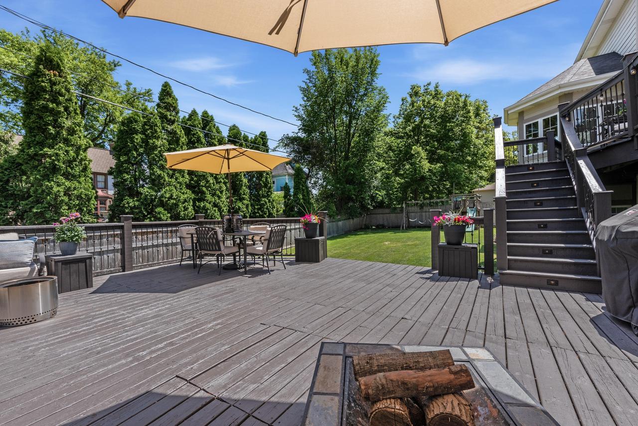 8415 Ravenswood CIRCLE