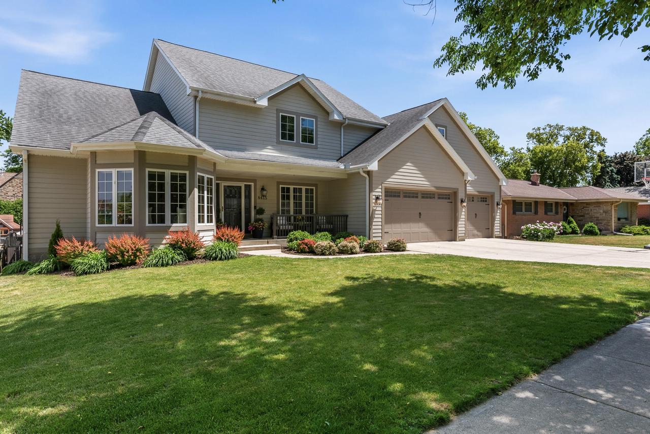 8415 Ravenswood CIRCLE