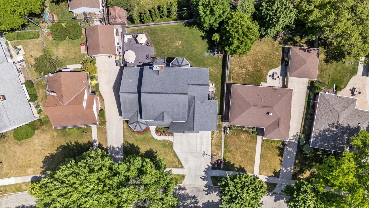 8415 Ravenswood CIRCLE