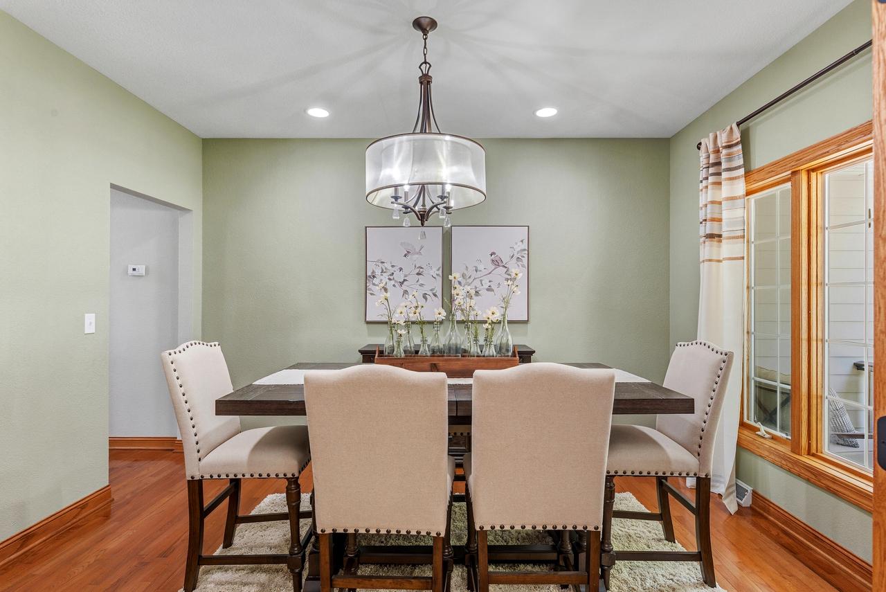 8415 Ravenswood CIRCLE