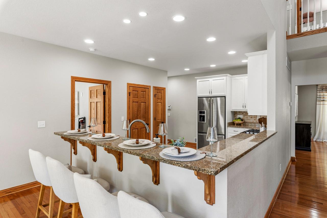 8415 Ravenswood CIRCLE