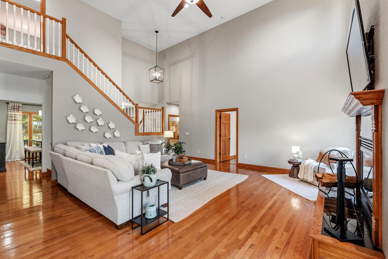 8415 Ravenswood CIRCLE
