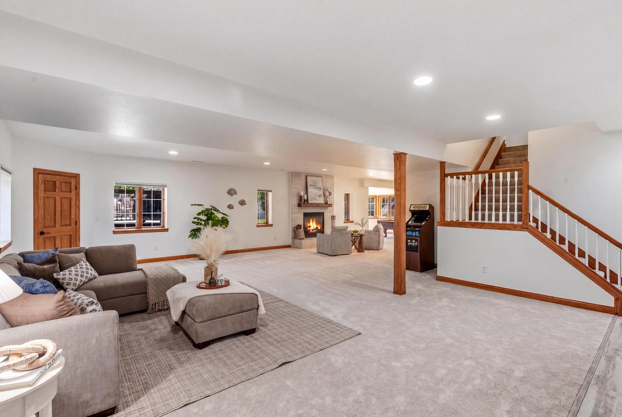 8415 Ravenswood CIRCLE