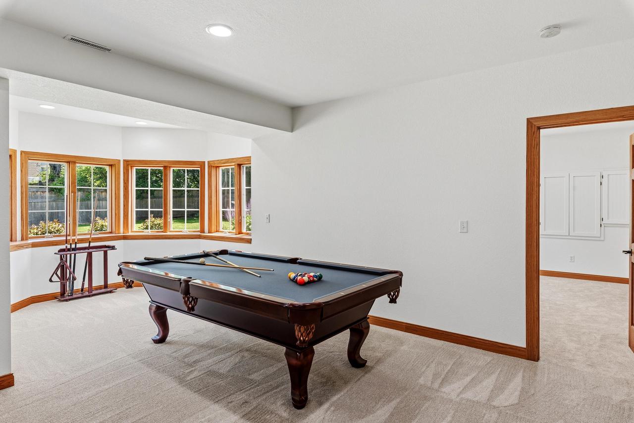 8415 Ravenswood CIRCLE