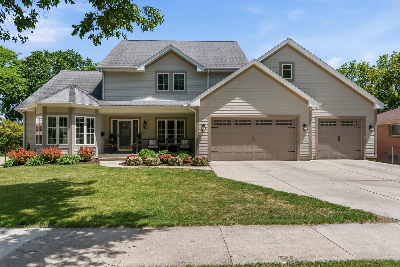 8415 Ravenswood CIRCLE