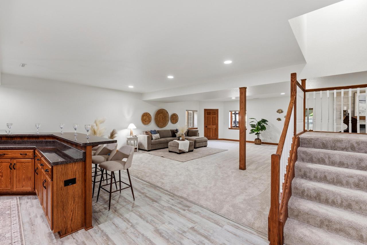 8415 Ravenswood CIRCLE