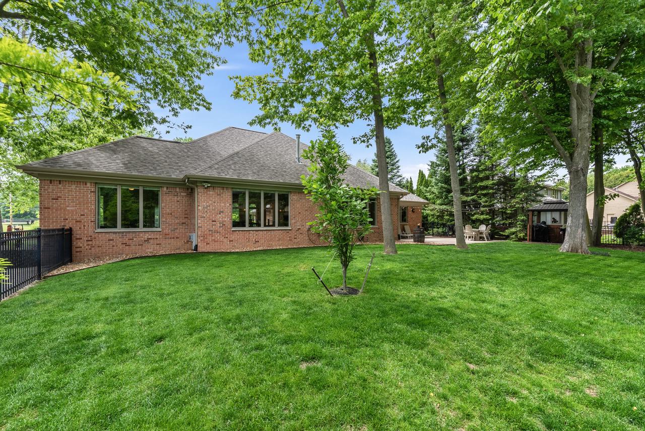 5001 Hunt Club ROAD