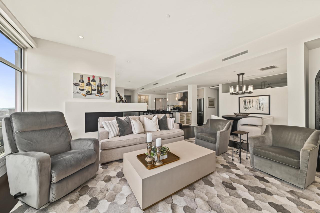 106 W Seeboth STREET 1204