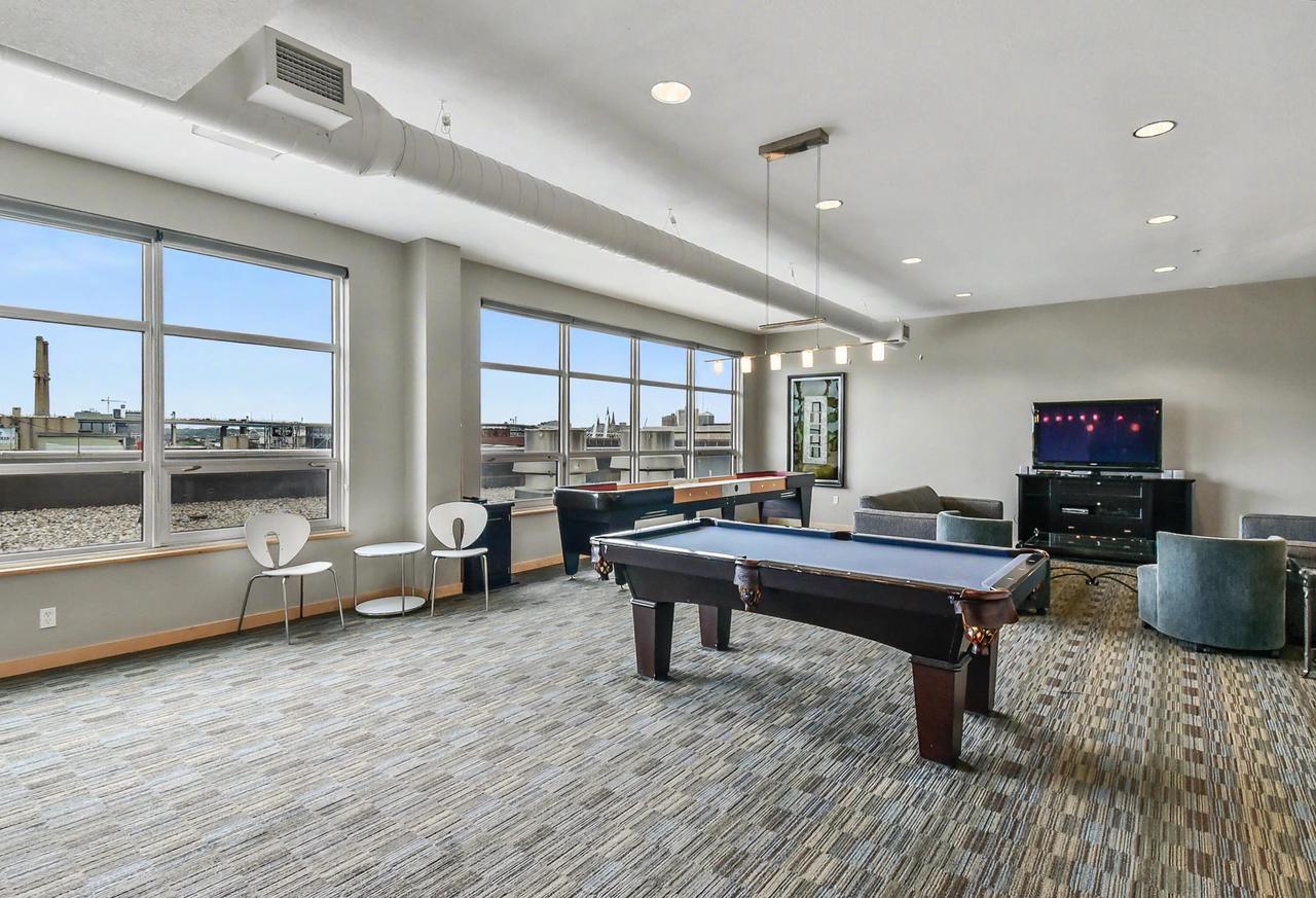 106 W Seeboth STREET 1204