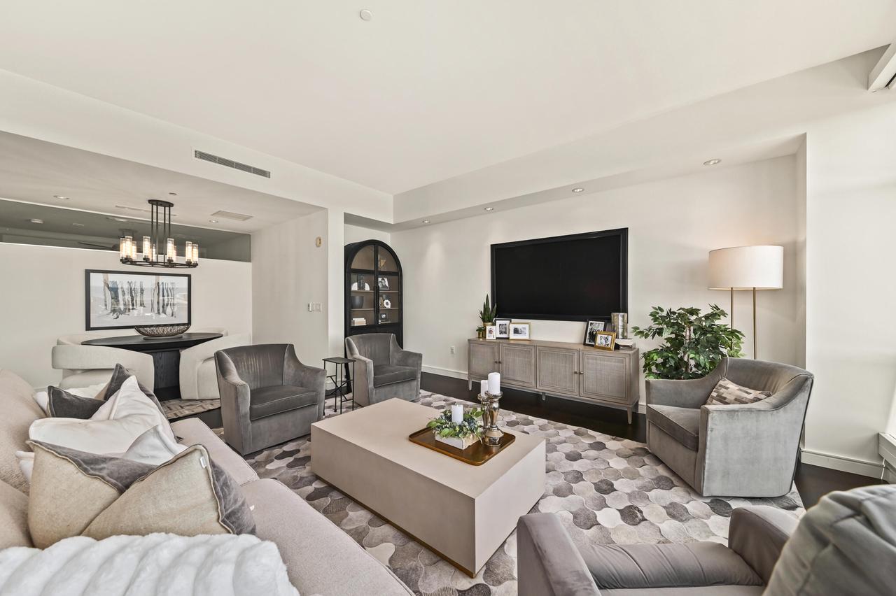 106 W Seeboth STREET 1204