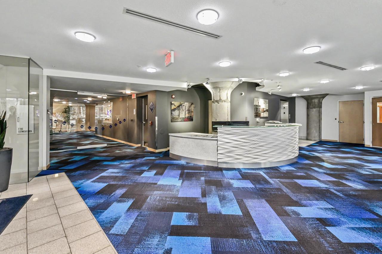 106 W Seeboth STREET 1204