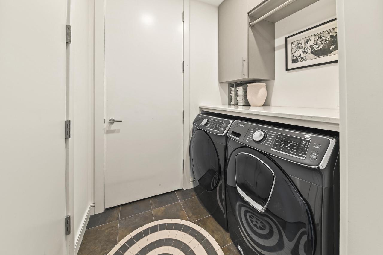 106 W Seeboth STREET 1204