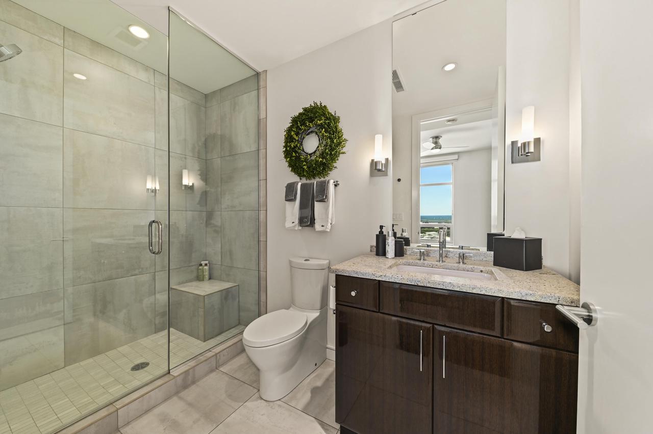 106 W Seeboth STREET 1204