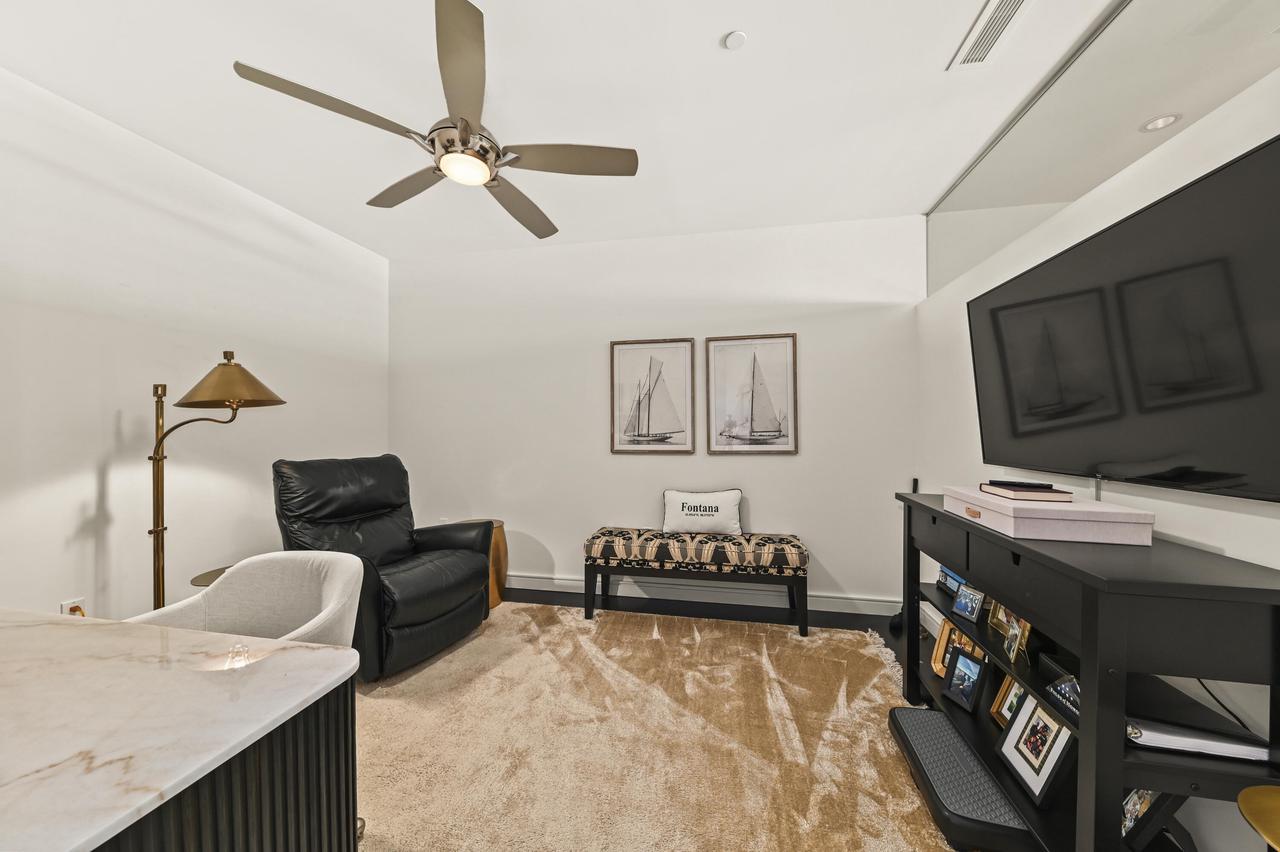 106 W Seeboth STREET 1204