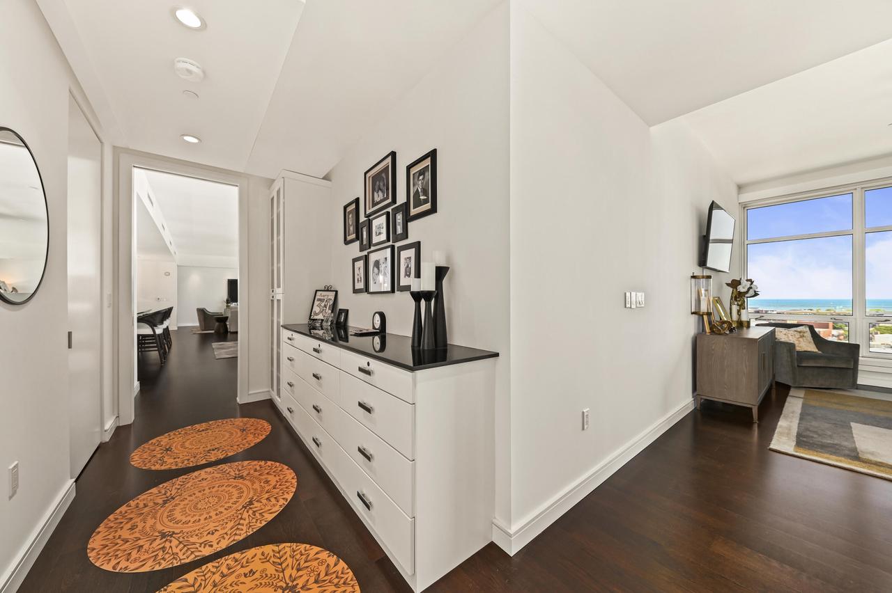 106 W Seeboth STREET 1204