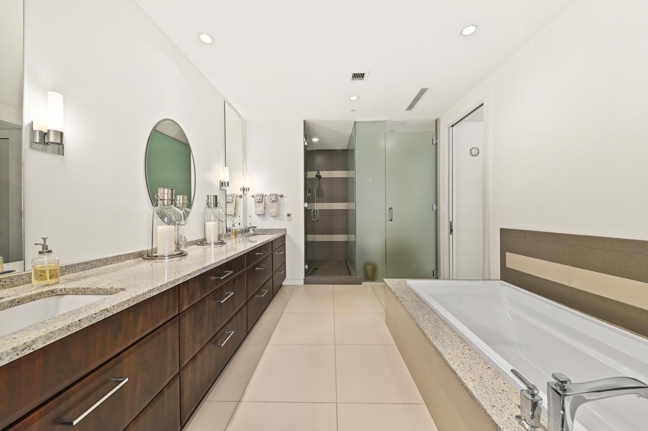106 W Seeboth STREET 1204