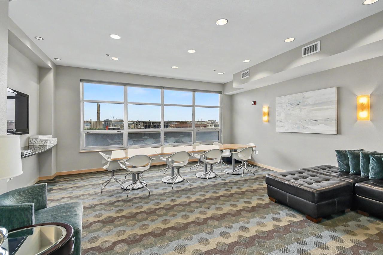 106 W Seeboth STREET 1204