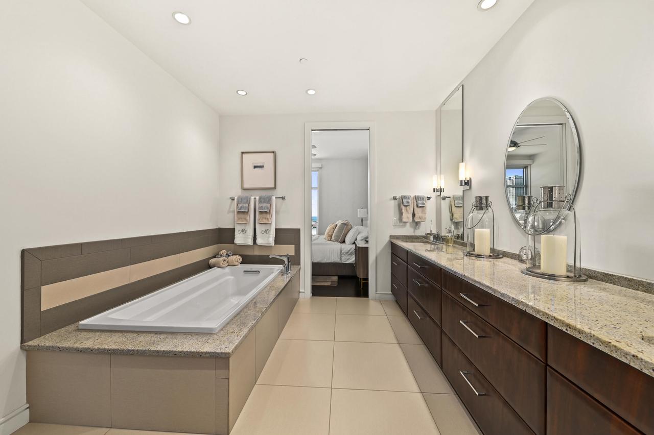 106 W Seeboth STREET 1204