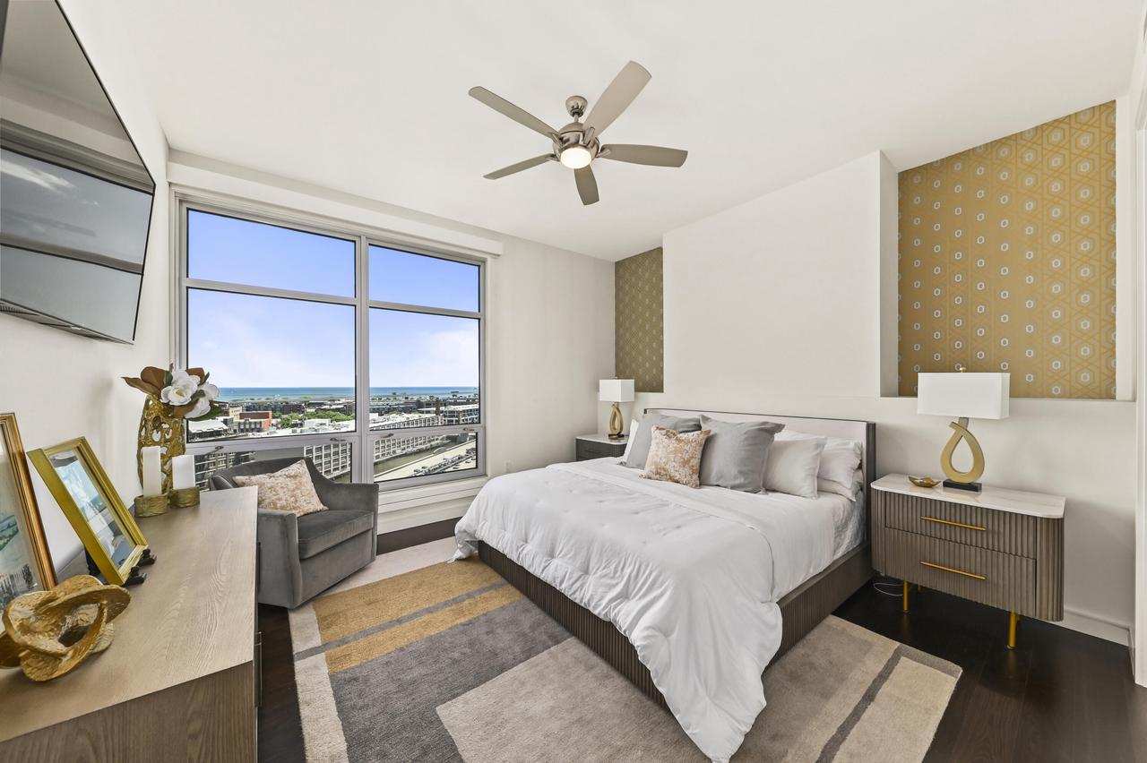 106 W Seeboth STREET 1204