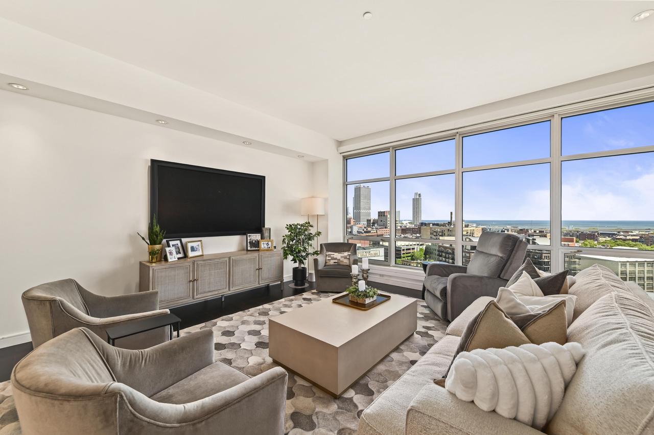 106 W Seeboth STREET 1204