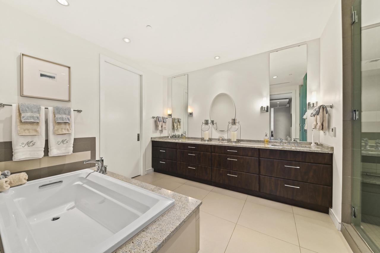 106 W Seeboth STREET 1204