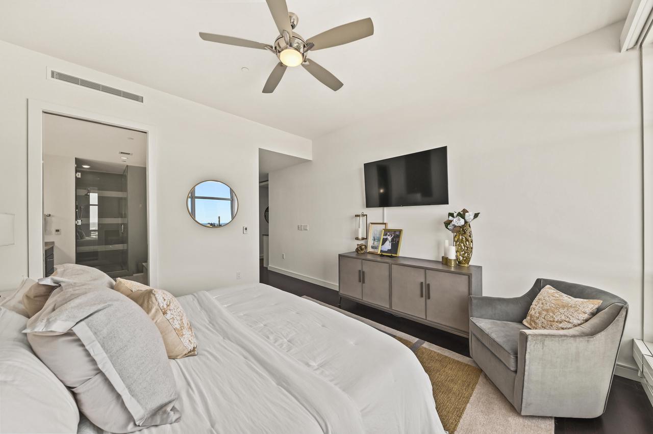 106 W Seeboth STREET 1204