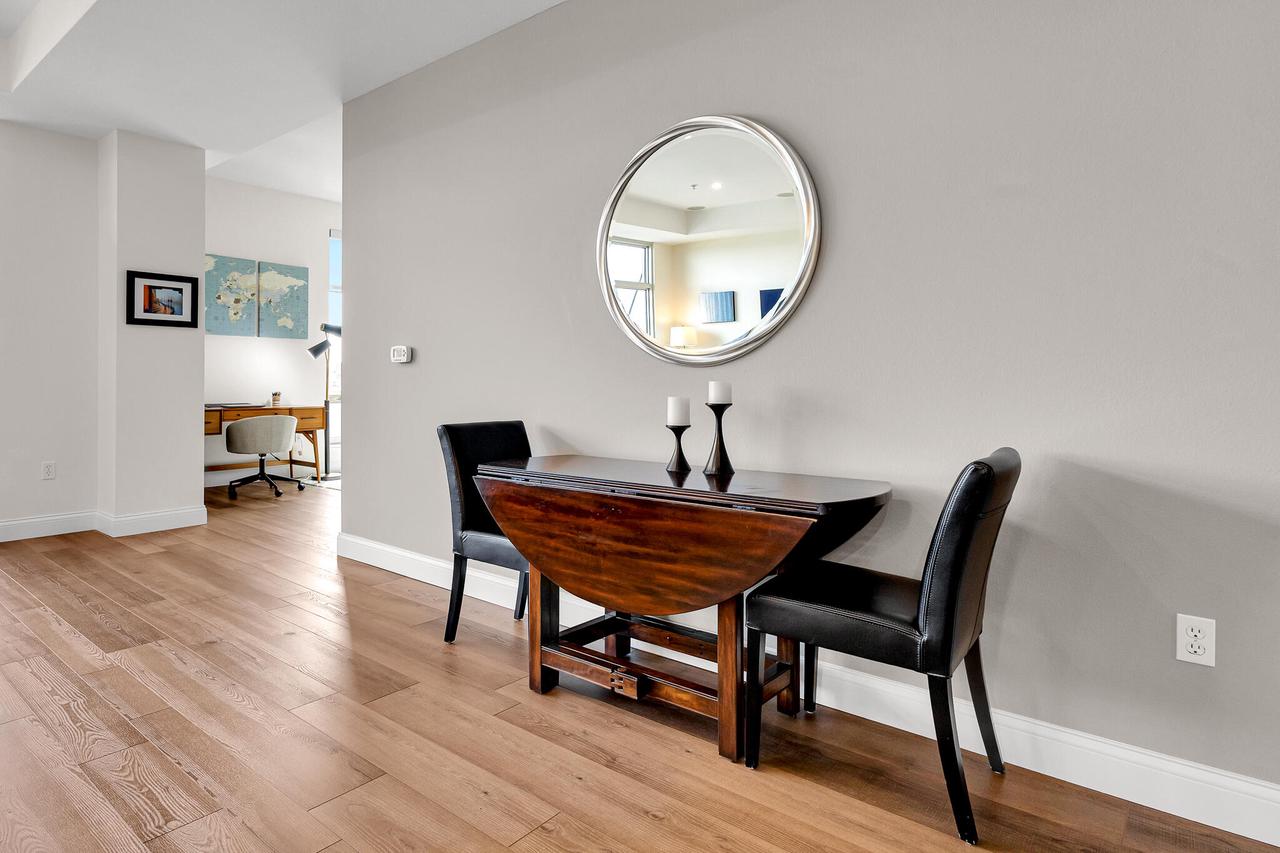 106 W Seeboth STREET 612