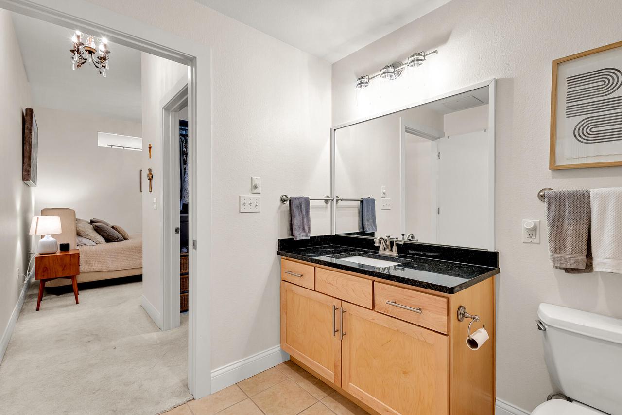 106 W Seeboth STREET 612