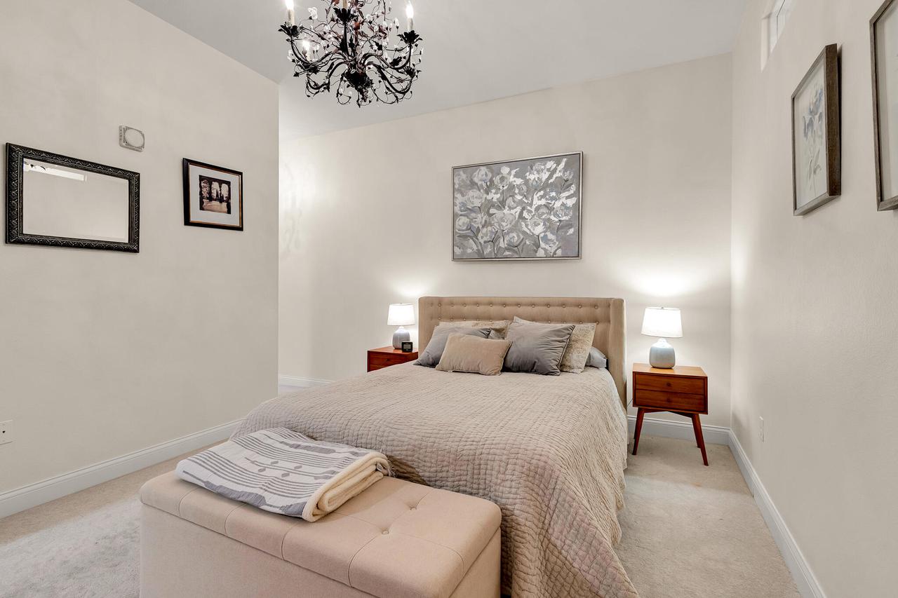 106 W Seeboth STREET 612