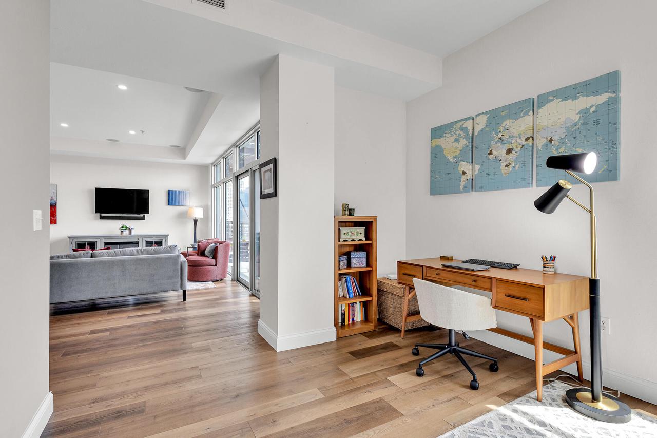106 W Seeboth STREET 612
