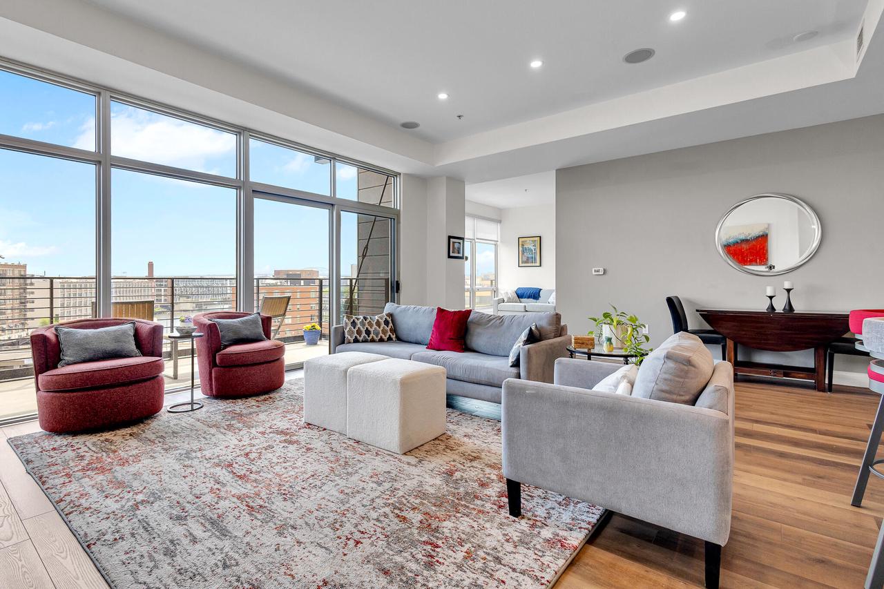 106 W Seeboth STREET 612
