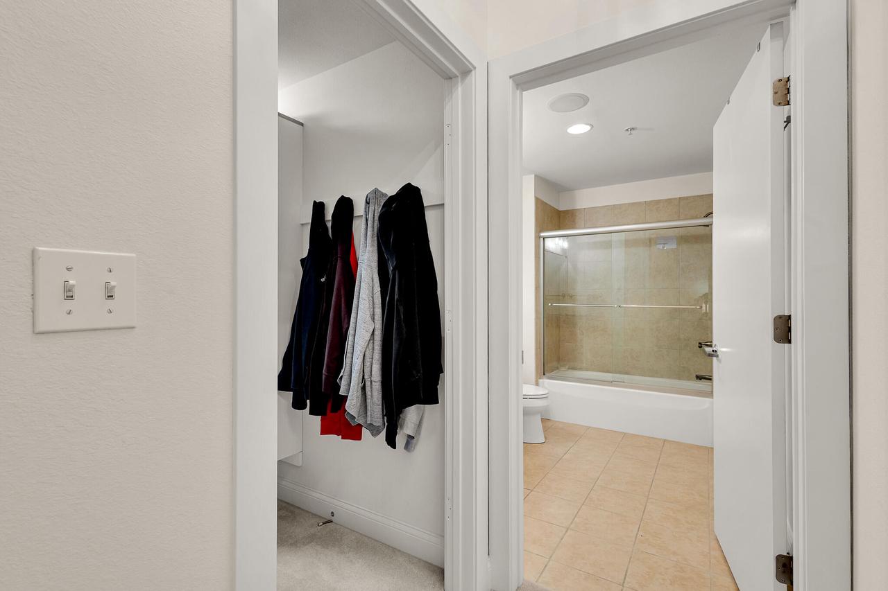 106 W Seeboth STREET 612