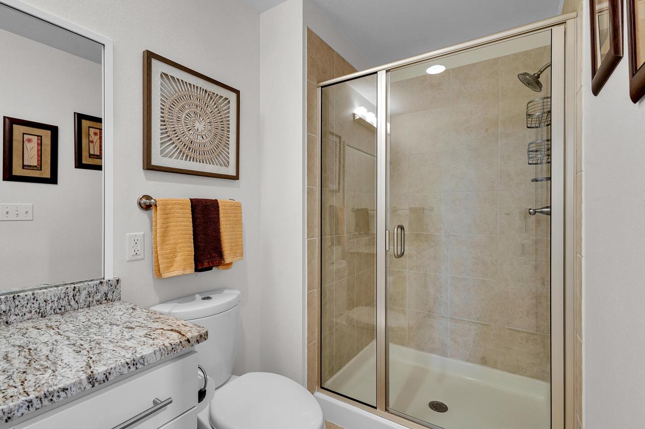 106 W Seeboth STREET 612