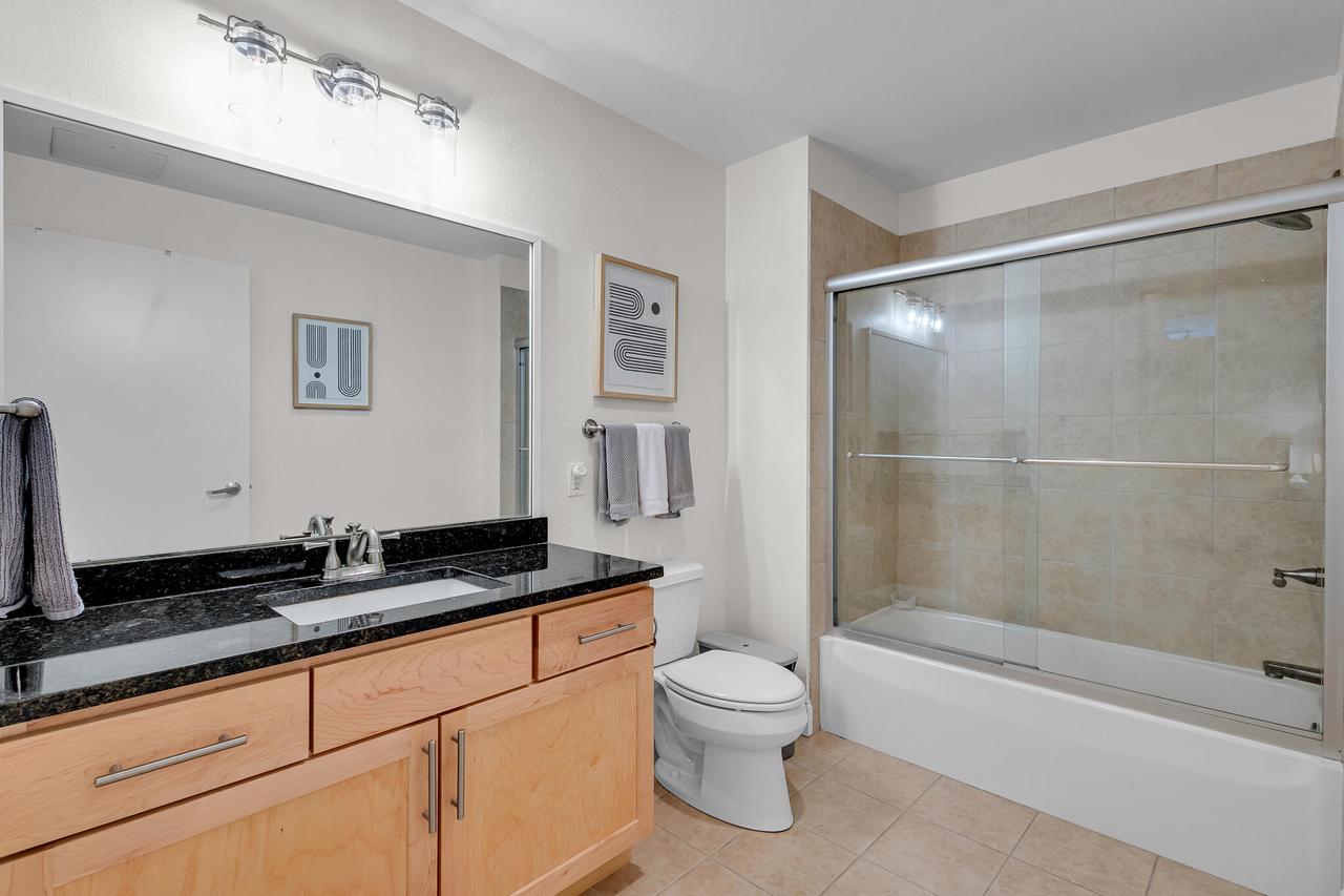 106 W Seeboth STREET 612